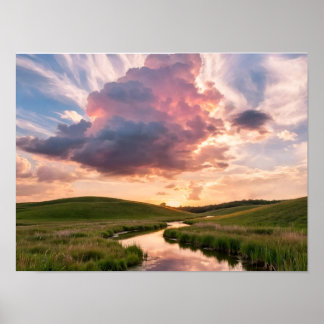 Poster Nuage rose dramatique au coucher du soleil sur une