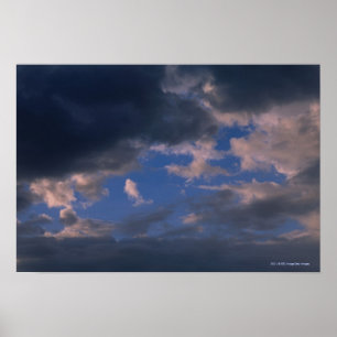 Poster Nuages de tempête contre le ciel bleu