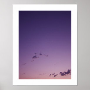 Poster Nuages épars violets au crépuscule