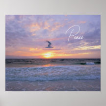 Nuages lumineux au-dessus du coucher du soleil