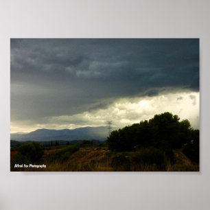 Poster Nuages orageux au-dessus du sommet de la montagne