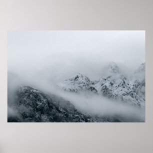Poster Nuages qui s'écoulent sur les montagnes