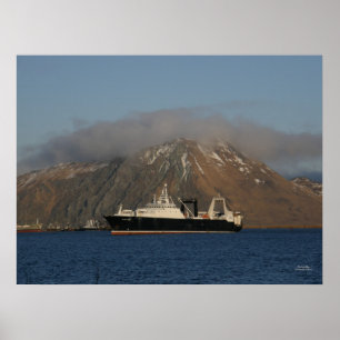 Poster Océan de l'Alaska, chalutier usine dans le port