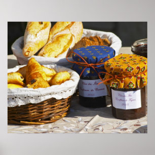 Poster Panier avec croissants et pains au chocolat.