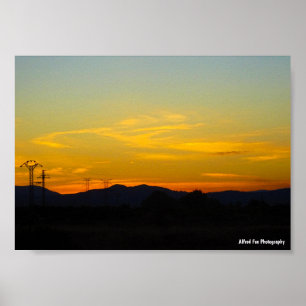 Poster Paysage de coucher de soleil sur la montagne jaune