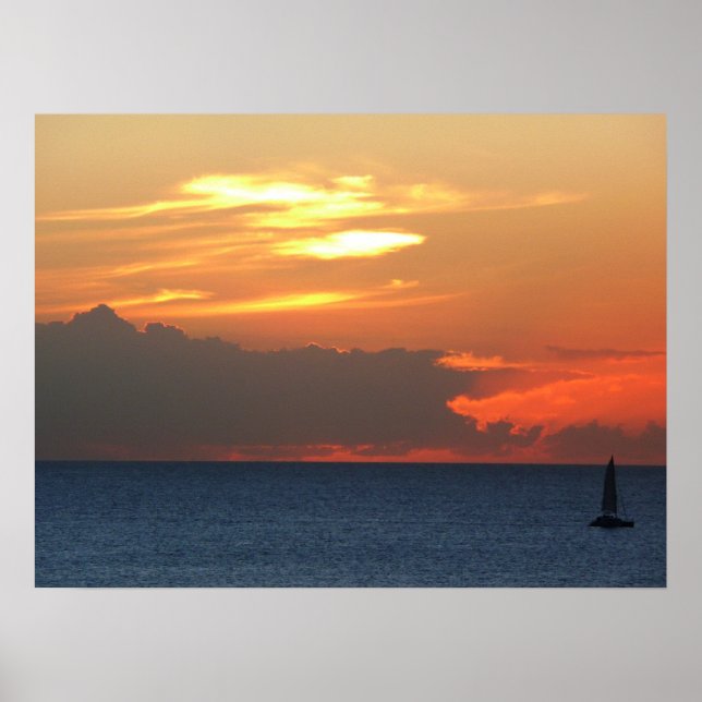 Poster Paysage marin de voilier et nuages au coucher du s (Devant)