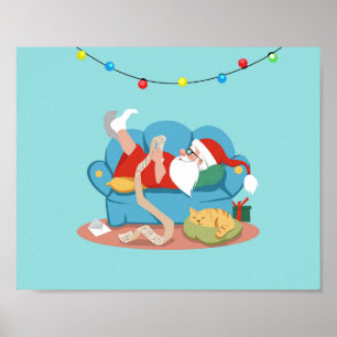 Poster Père Noël sur le canapé en pyjama