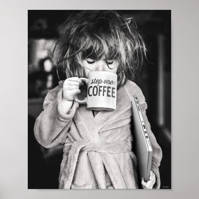 Poster Petite fille boit du café (Devant)