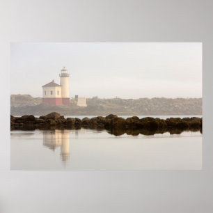 Poster Phare de la rivière Coquille dans le brouillard du
