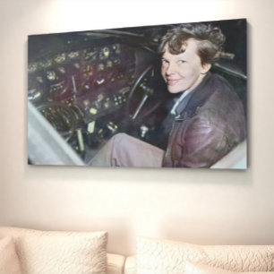 Poster Photo candide d'Amelia Earhart dans le cockpit d'u