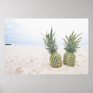 Poster Photo de 2 ananas sur une plage