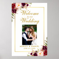 Photo de bienvenue de mariage floral bordeaux or