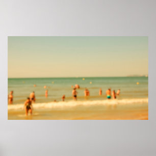 Poster Photo de plage floue avec bokeh. Les gens se relax