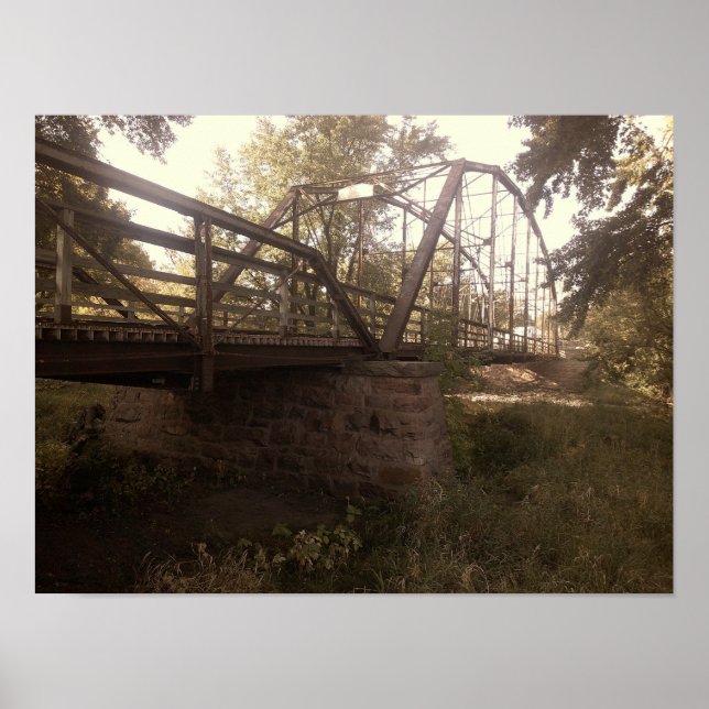 Poster Photograph of an old, rusty iron truss bridge  (Devant)