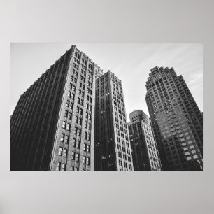 POSTER PHOTOGRAPHIE GRAYSCALE À FAIBLE ANGLE DE LA BÂTIME