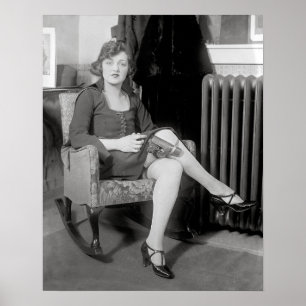 Poster Pistolet caché dans un porte-jarretelle, 1922. Pho