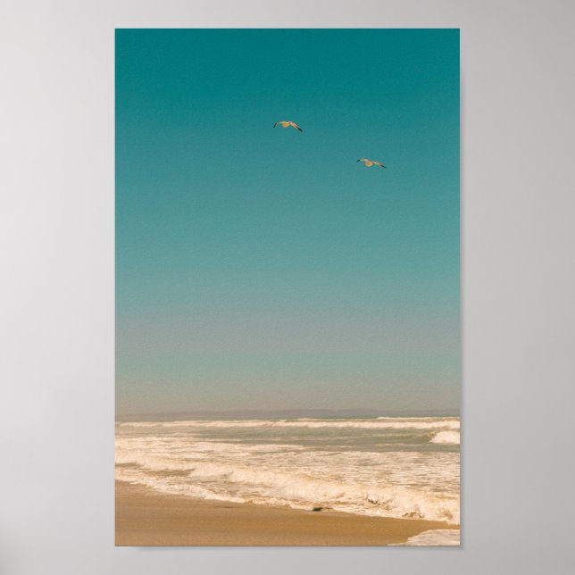 Poster Plage de sable fin Pastel Ocean Sky Flying Seaguls (Devant)