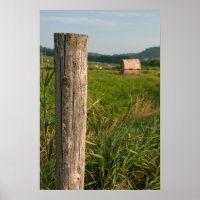Poste de clôture agricole rurale et Hay Bales