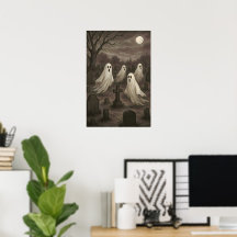 Quatre fantômes sous la pleine lune dans le cimeti