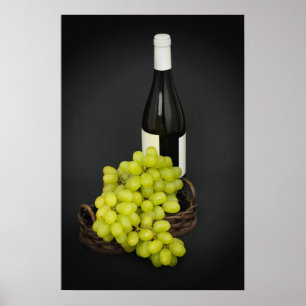 Poster raisins dans un panier et bouteille de vin