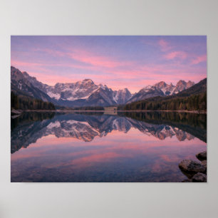 Poster Reflet de lac de montagne au coucher de soleil ros