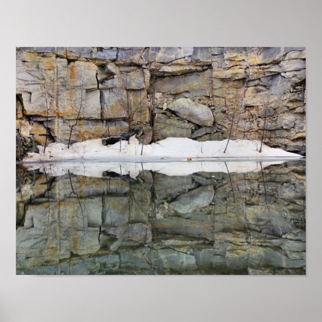 Poster Réflexions De La Muraille De Roche Dans La Nature  (Devant)