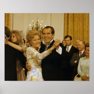 Poster Richard et Pat Nixon dansent à la Maison Blanche