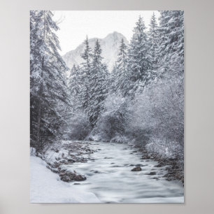 Poster Rivière qui traverse la forêt d'hiver Mojstrana