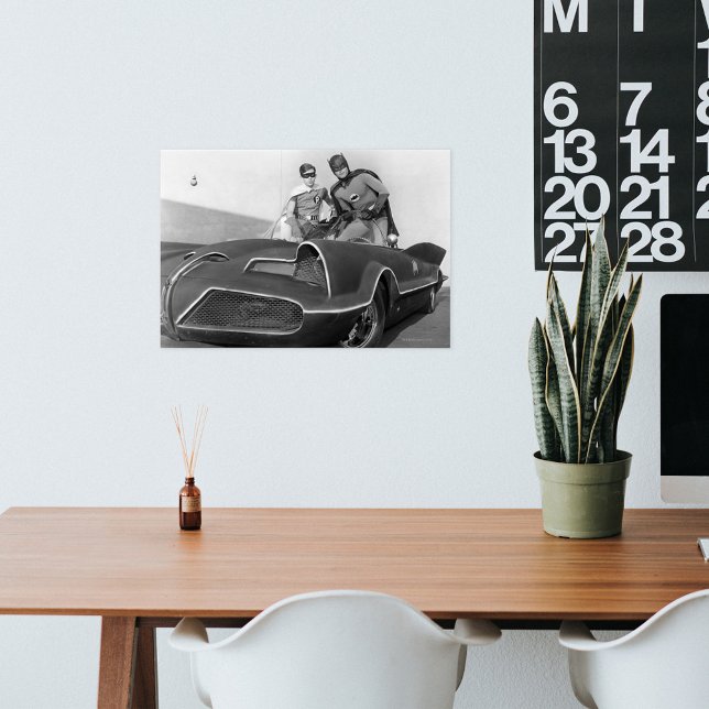 Poster Robin et Batman debout dans Batmobile (Poster on wall)