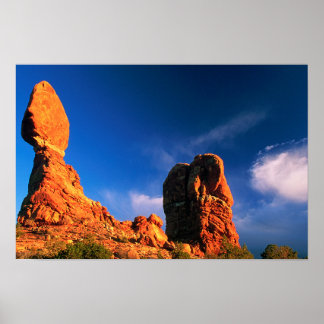 Poster Rocher en équilibre au coucher du soleil
