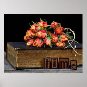 Poster rose sur l'ancien livre
