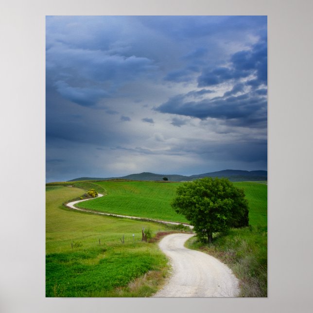 Poster Route sinueuse sous un ciel sombre (Devant)