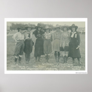 Poster Sept cow-girls de rodéo posant pour une