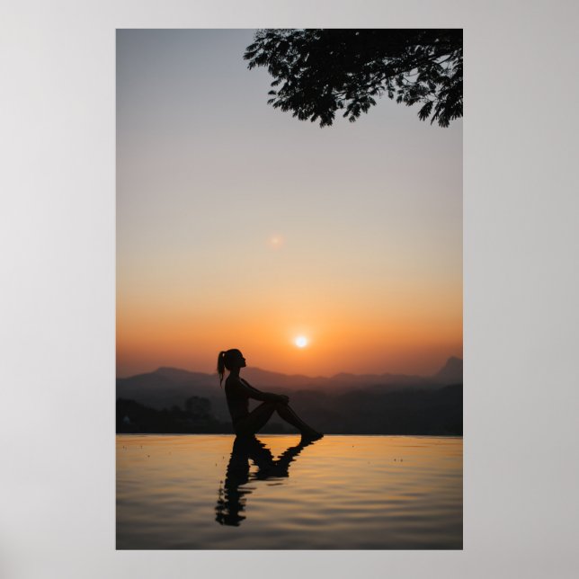Poster Silhouette de femme assise sur le bord de l'éterni (Devant)