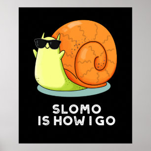 Poster Slomo Est Comment Je Passe Funny Snail Pun Dark BG