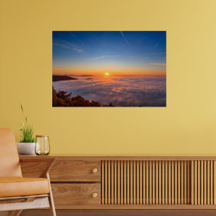 Poster Soleil culminant au-dessus des nuages le matin