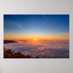 Poster Soleil culminant au-dessus des nuages le matin