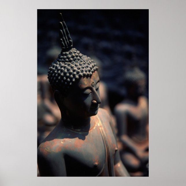 Poster Statues de Bouddha en usine (Devant)