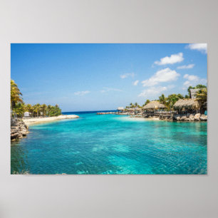 Poster Superbe plage tropicale Bleue avec des huttes de c