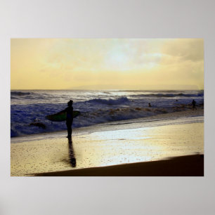 Poster Surfer au coucher du soleil sur Kauai Beach, Niiha