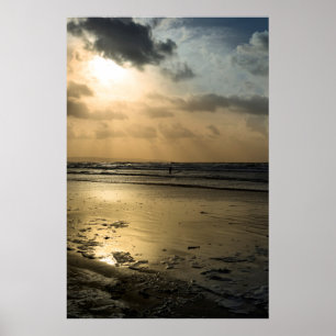 Poster surfer solitaire sur les vagues d'hiver