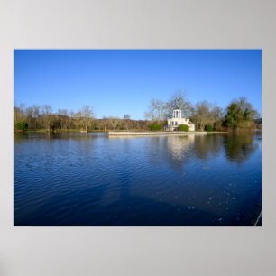 Poster Temple Classique au Bord du Lac avec Coupole