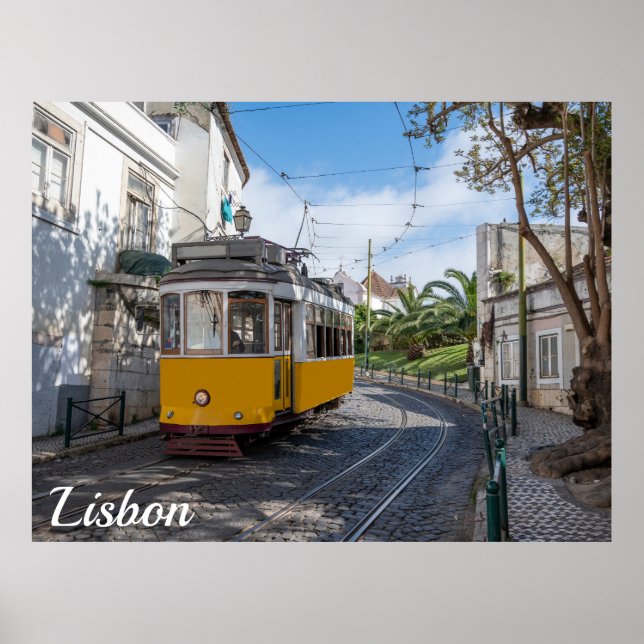 Poster Tramway jaune rétro dans la rue à Lisbonne, Portug (Devant)
