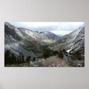 Poster Traverser les montagnes neigeuses de la Sierra Nev