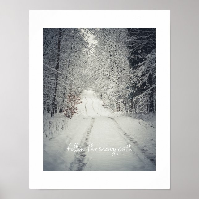 Poster Traverser une forêt d'hiver enneigée (Devant)