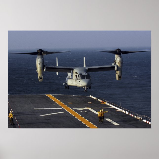 Poster Un aéronef V-22 Osprey se prépare à atterrir (Devant)
