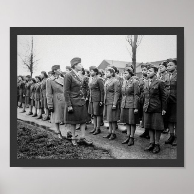 Poster Un bureau américain en Afrique inspecte les troupe (Devant)