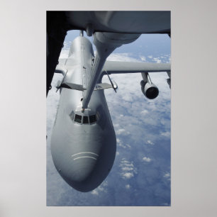 Poster Un Extender KC-10 se prépare à ravitailler un C-5