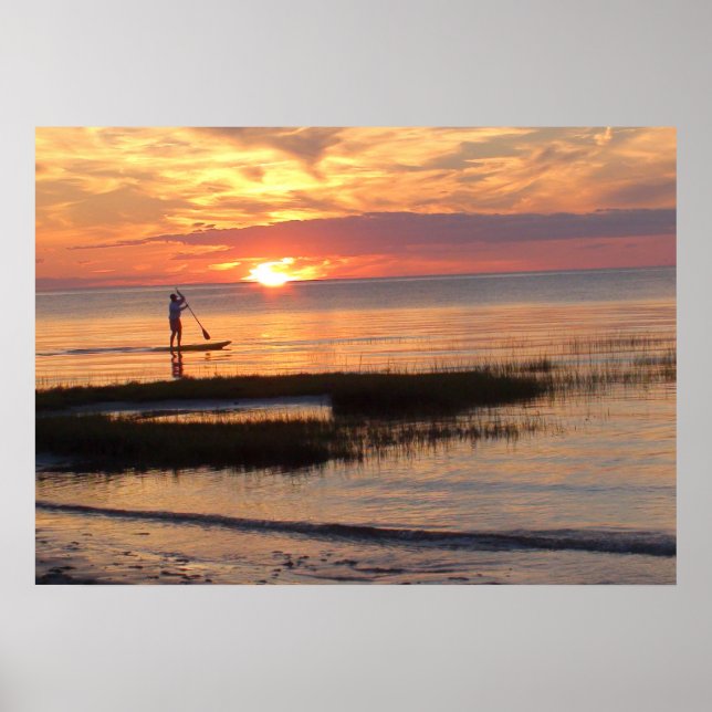 Poster Un homme à la planche à pédales au coucher du sole (Devant)