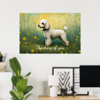 Un Poodle Adorable Dans L'Ombre Pensant De Vous